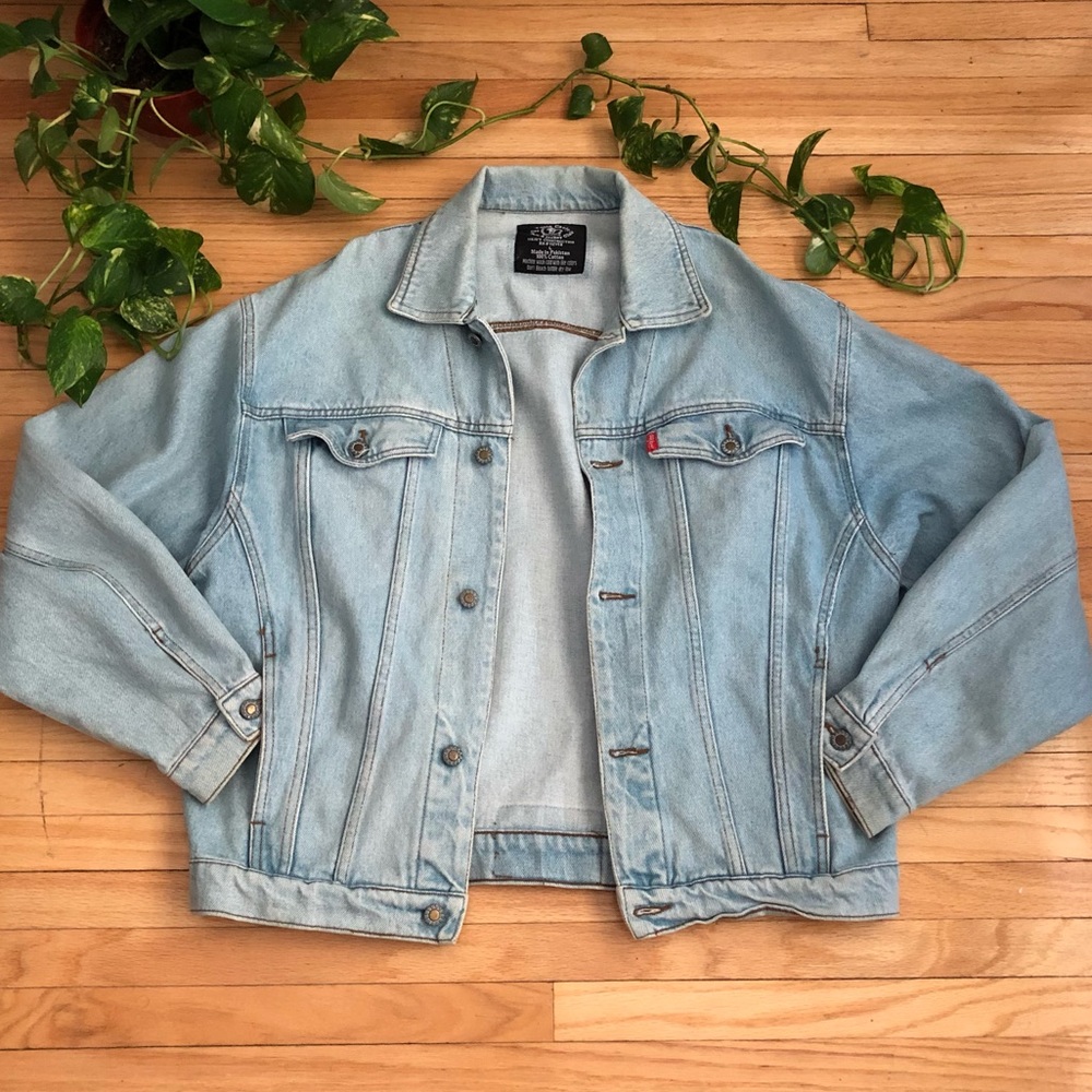 VINTAGE Monte Carlo Light-Wash Denim Jacket